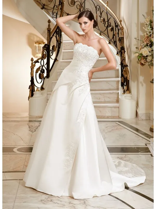 Abito da Sposa di raso economico con applicazioni di ricami e scollo ondulato