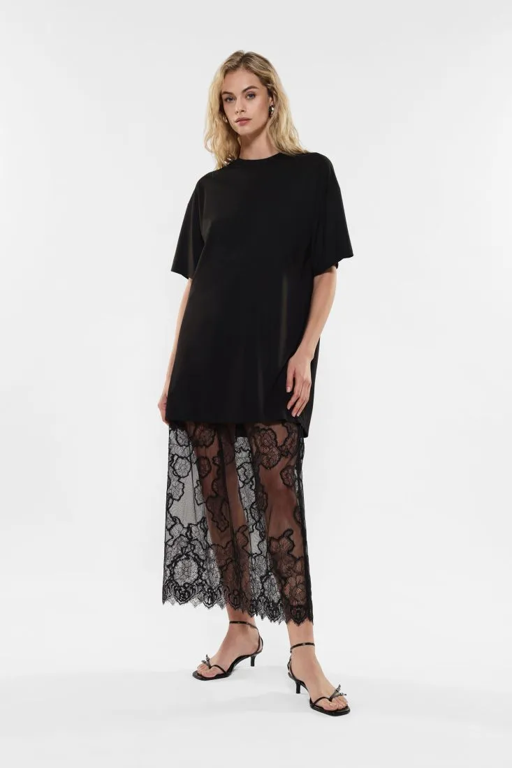 Abito lungo con gonna in pizzo effetto trasparenza