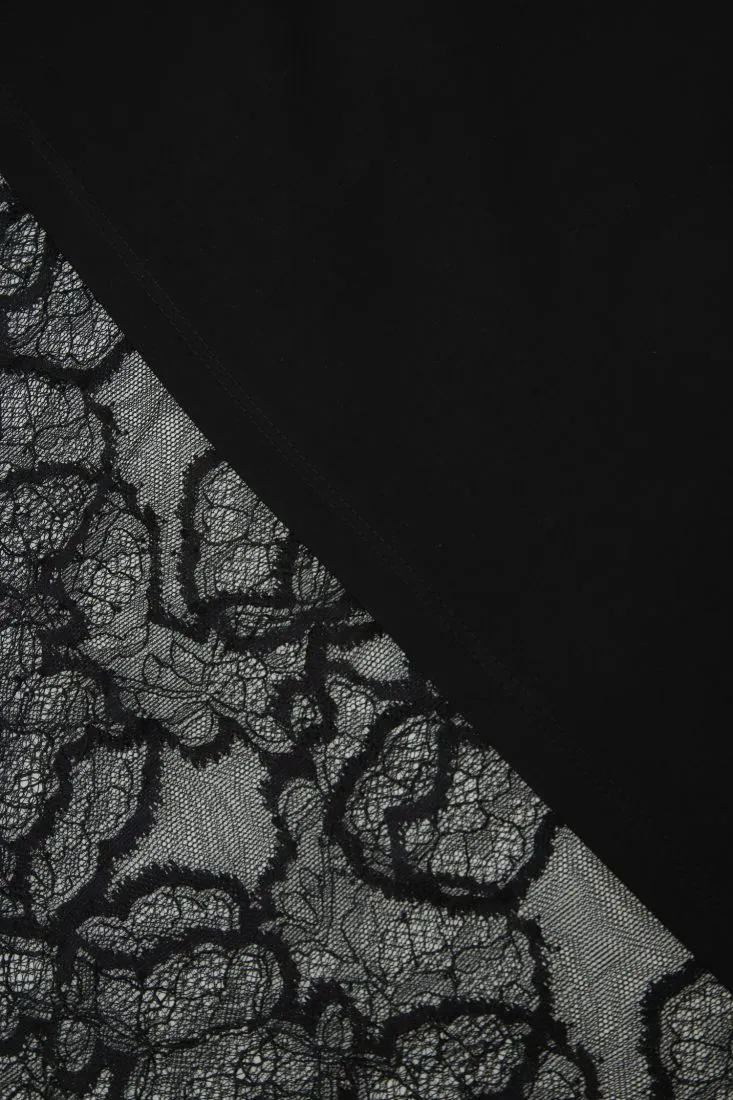 Abito lungo con gonna in pizzo effetto trasparenza