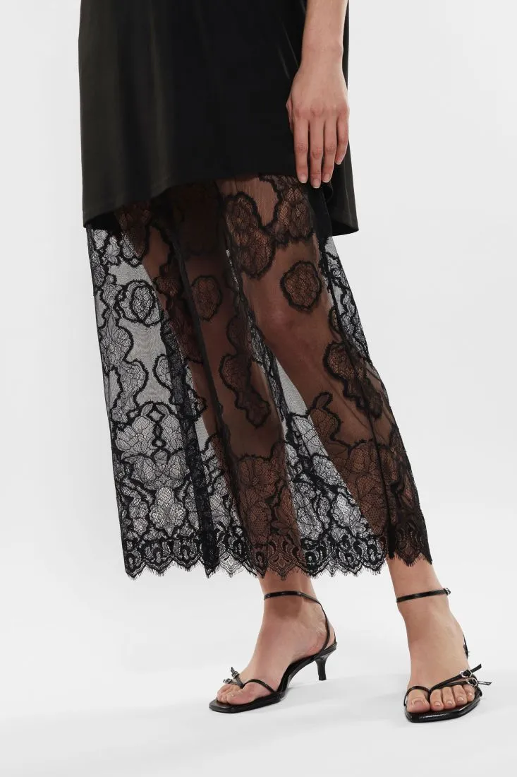 Abito lungo con gonna in pizzo effetto trasparenza