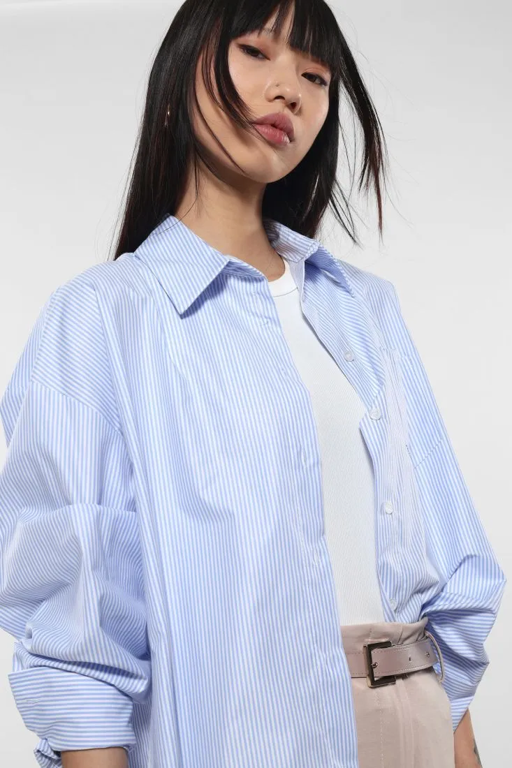Camicia oversize rigata con colletto classico