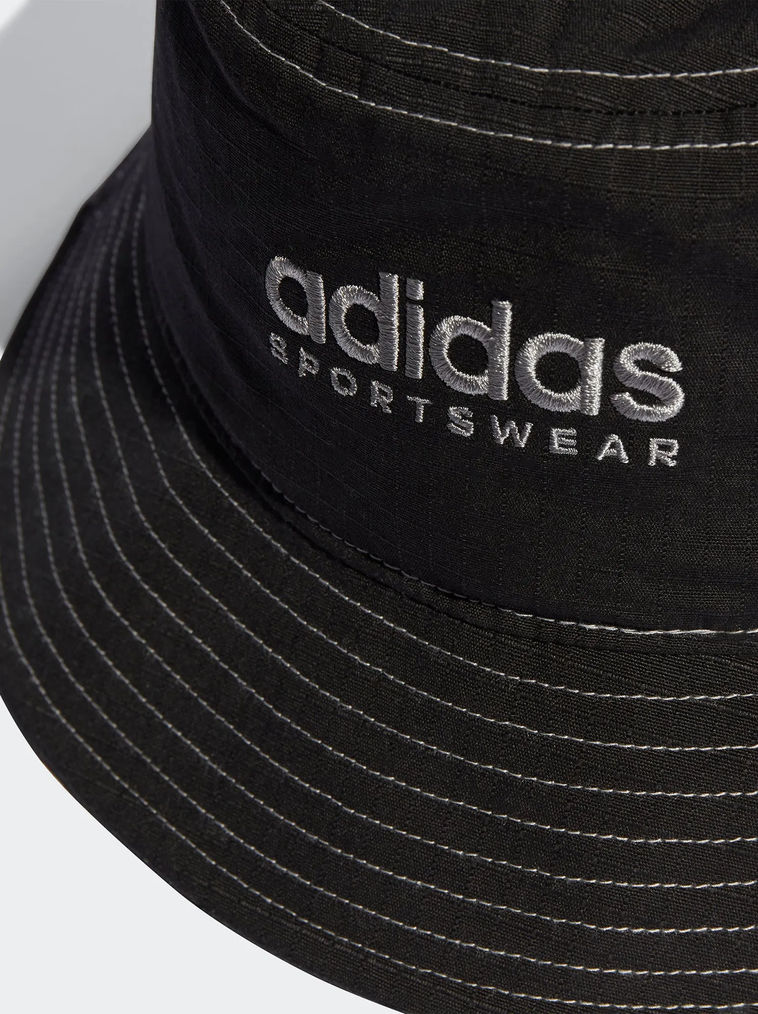 Cappellino bob in tela 'adidas' - nero