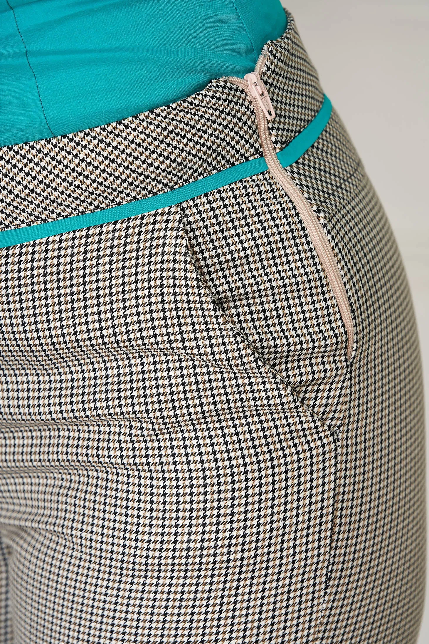 Completo a due pezzi office camicia verde acqua con inserti pantaloni con fantasia Pied de PouL
