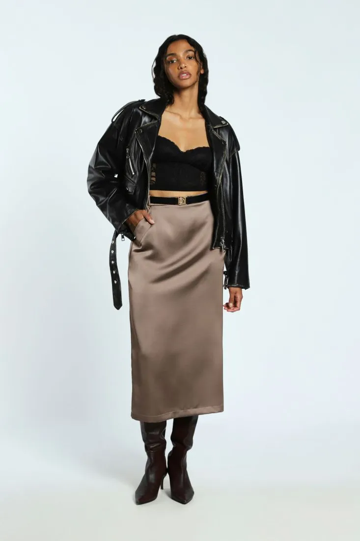 Gonna midi effetto satin con cintura e tasche