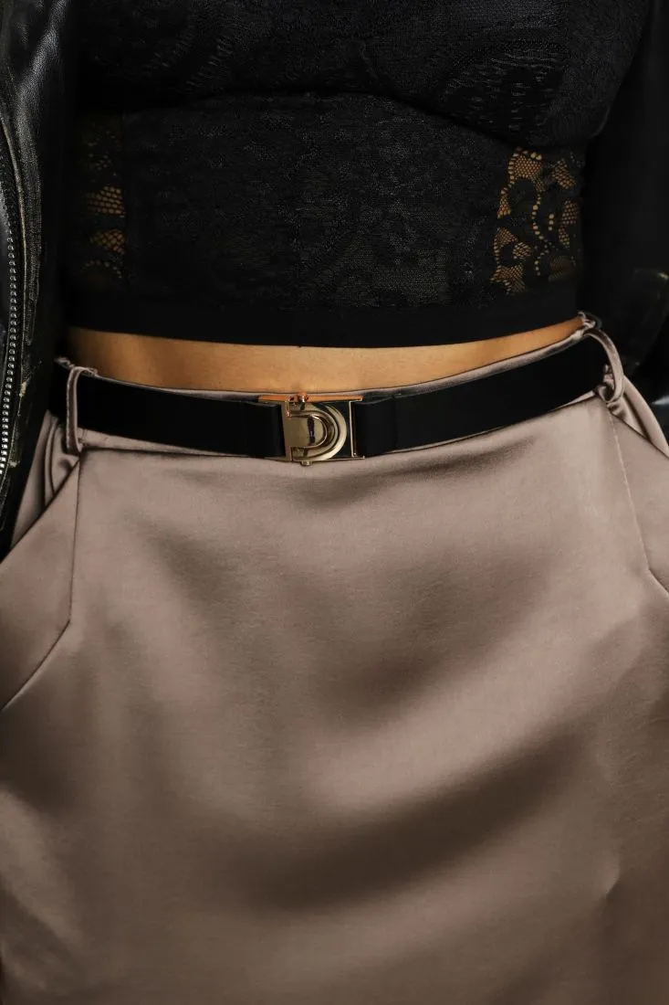 Gonna midi effetto satin con cintura e tasche