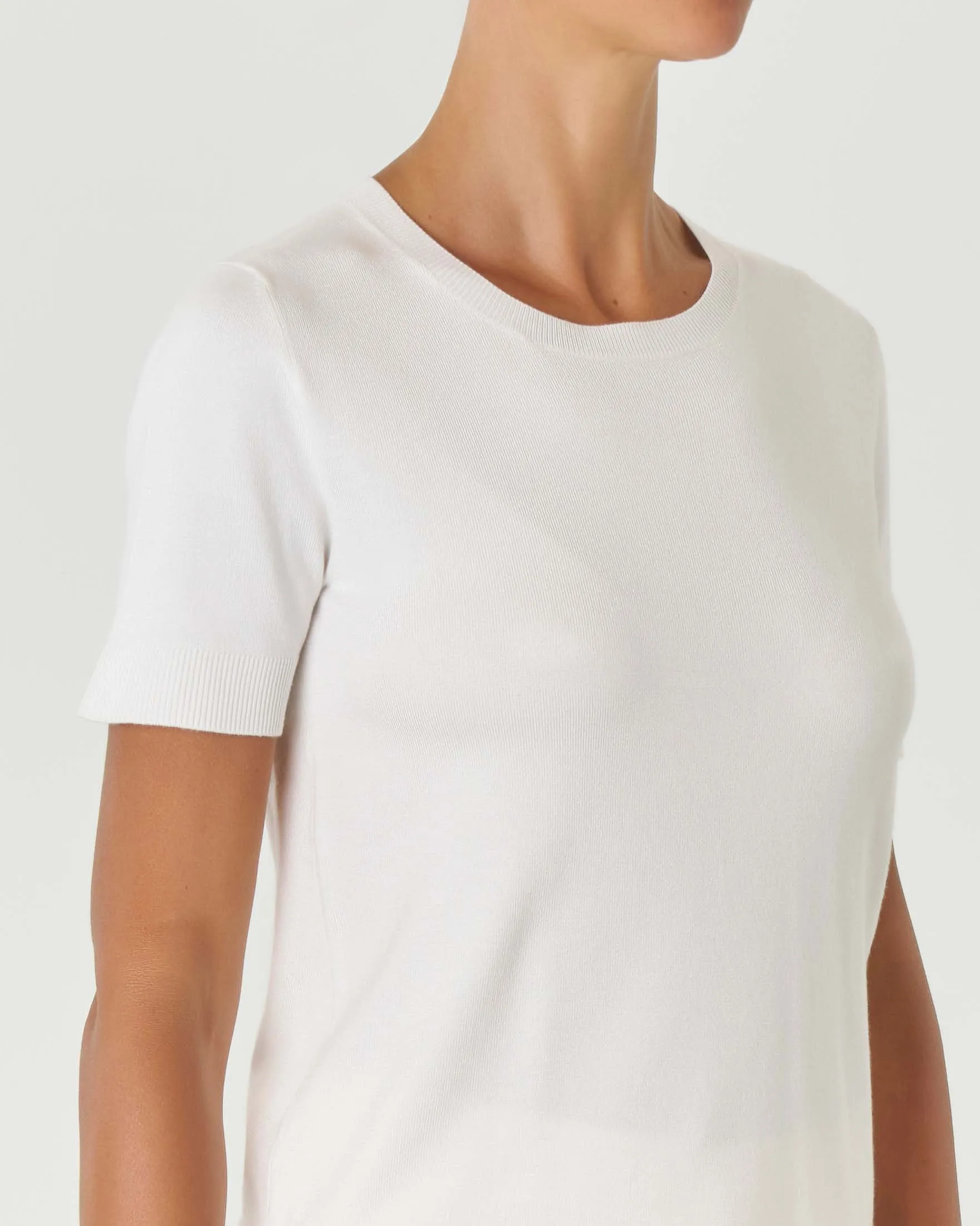 Maglia bianca girocollo a maniche corte in misto viscosa