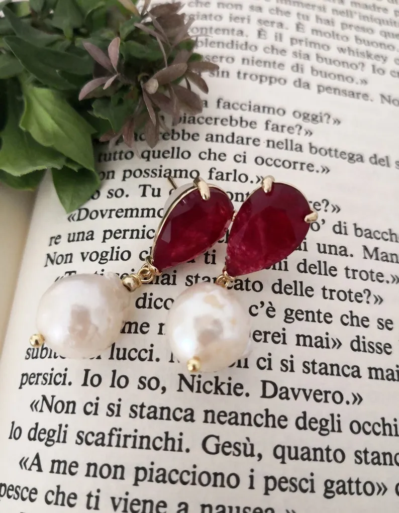 Orecchini a Goccia con Perle Barocche e Giada Borgogna