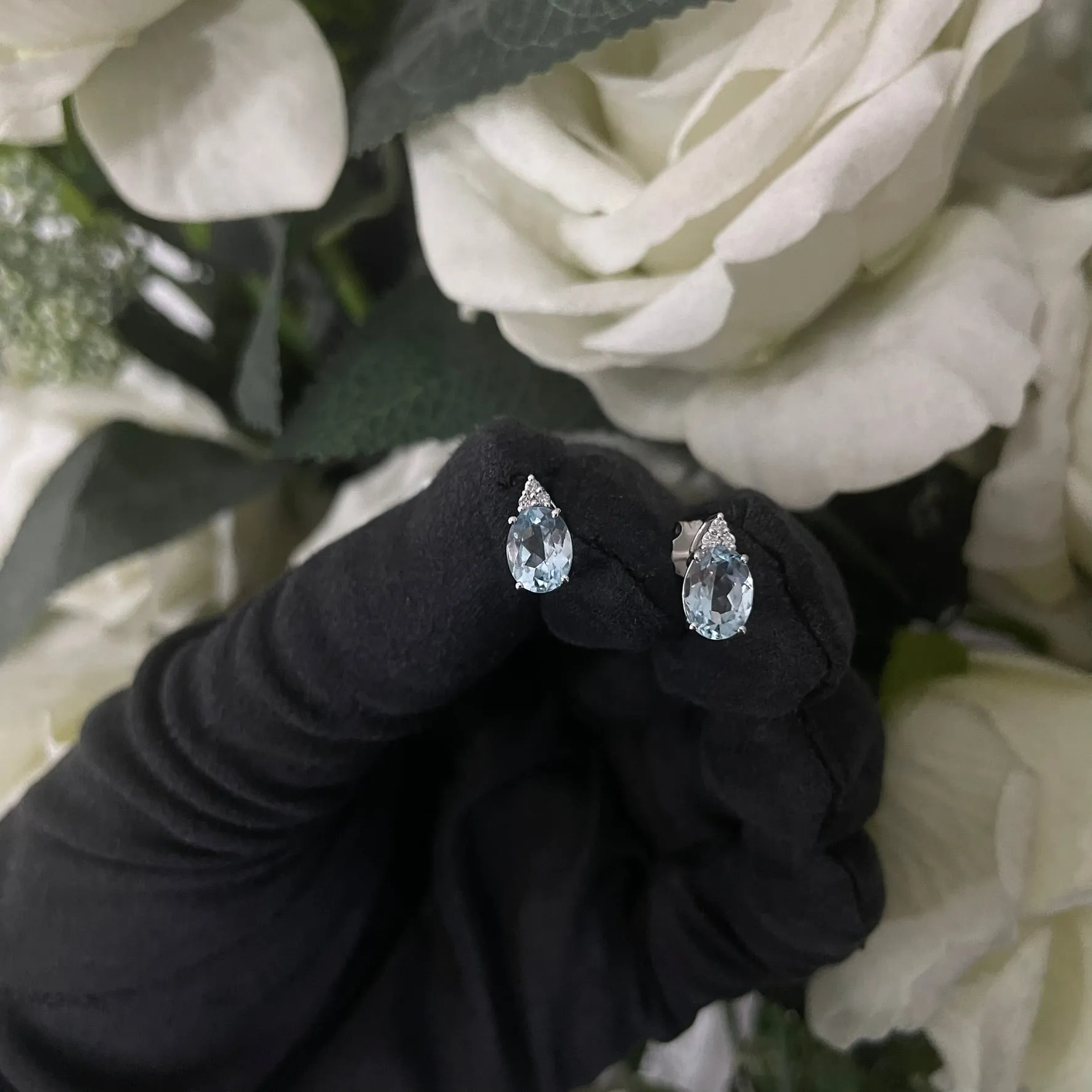 Orecchini pietra ovale  oro diamanti e topazio