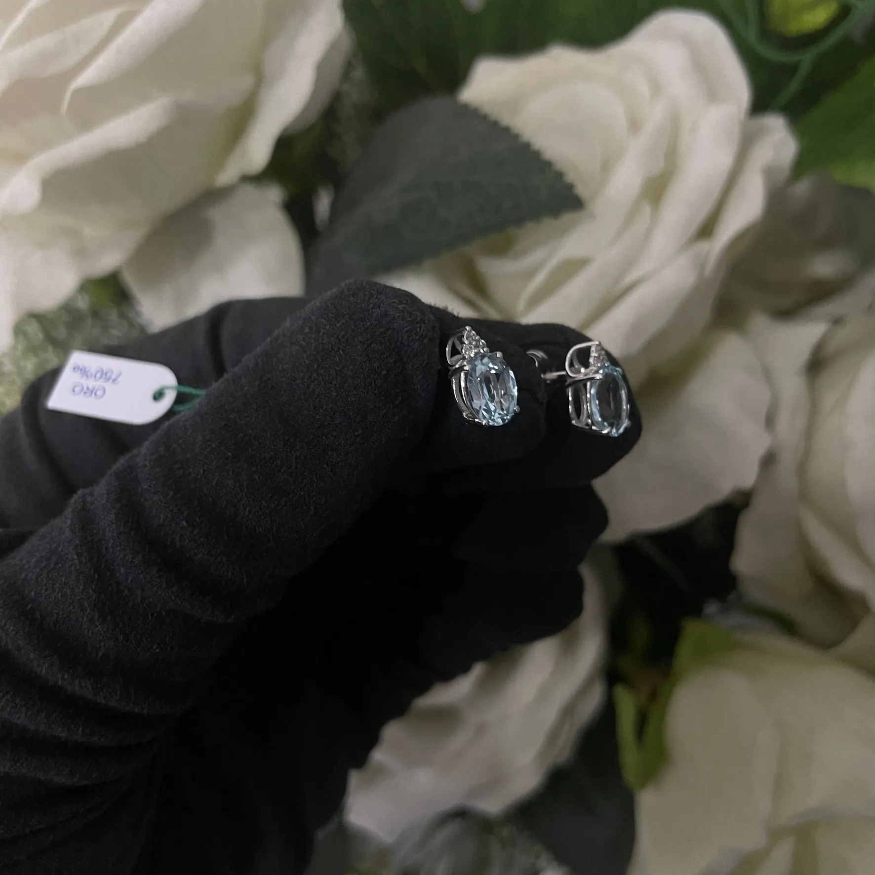 Orecchini pietra ovale  oro diamanti e topazio