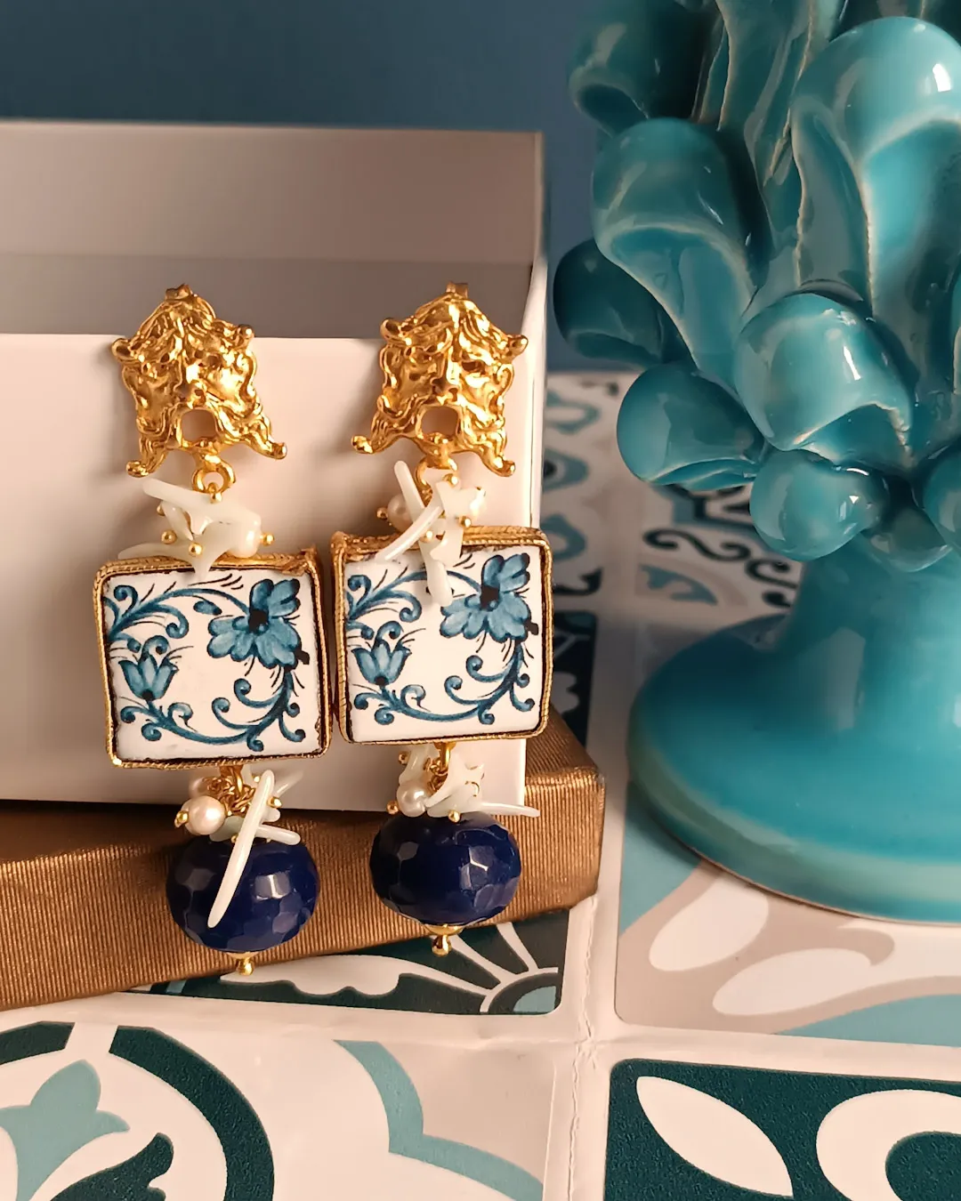 Orecchini Siciliani con Mattonelle in Ceramica di Caltagirone e Agata Blu
