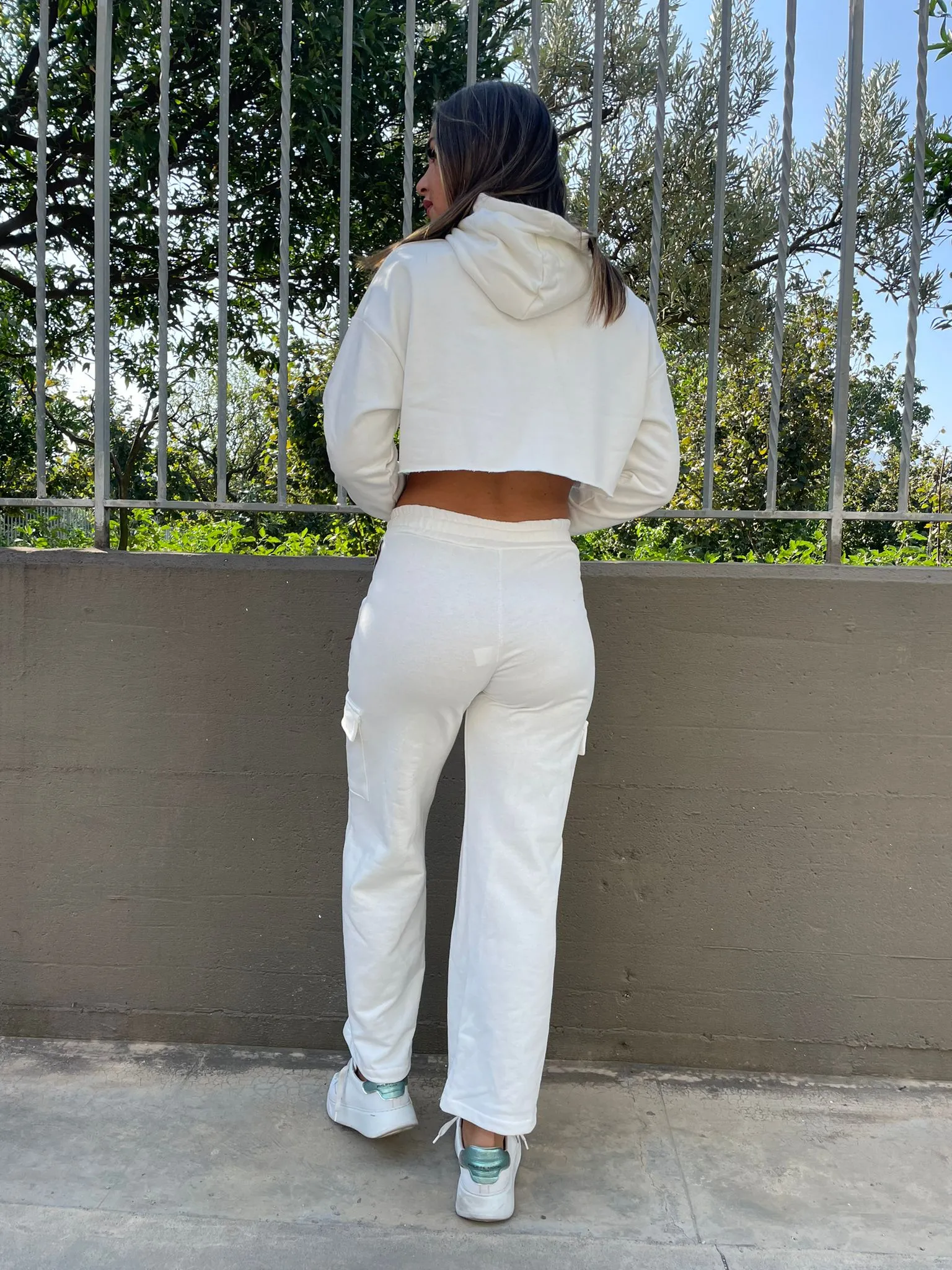 Pantalone tuta palazzo tinta unita con tasconi