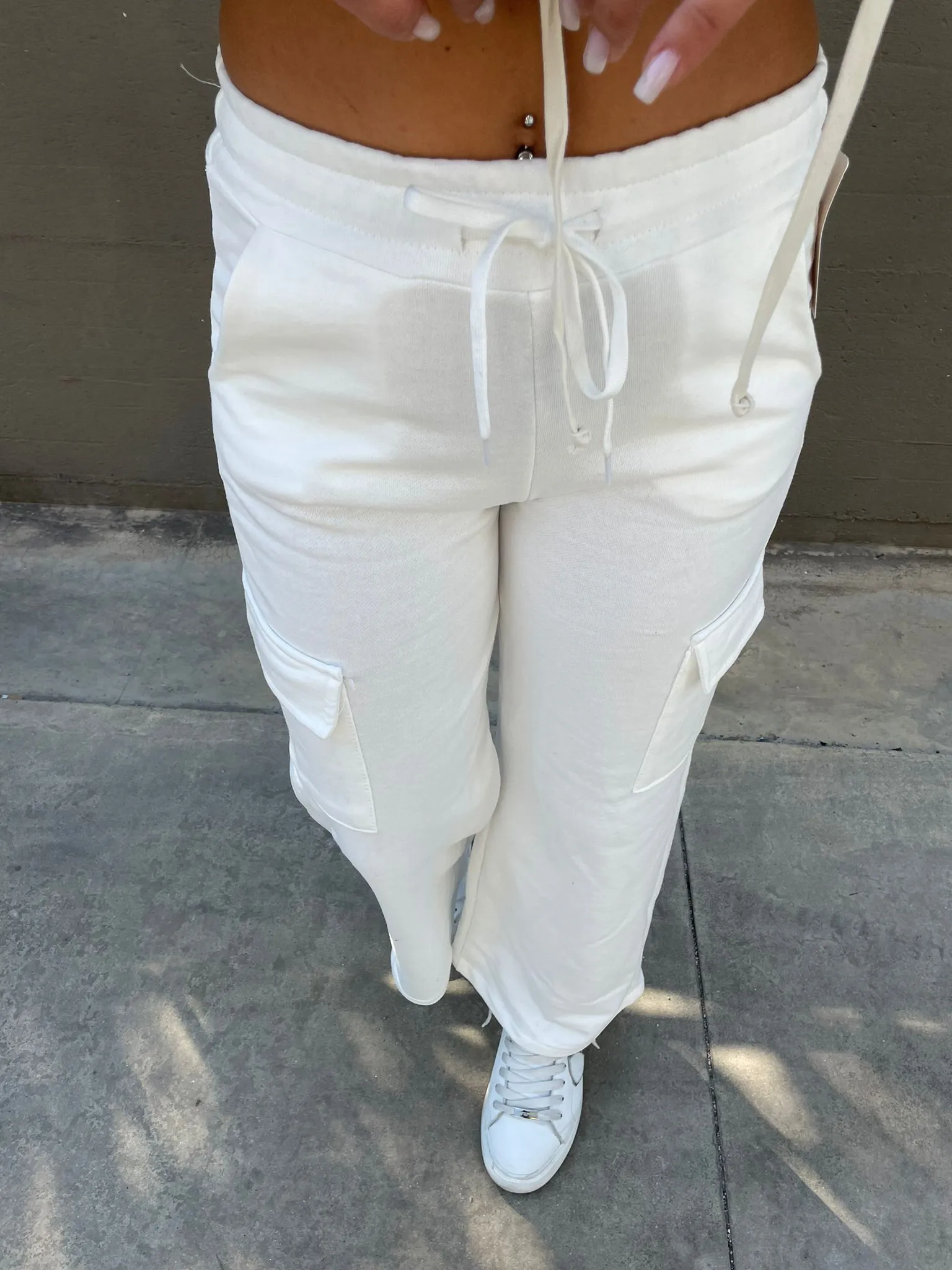 Pantalone tuta palazzo tinta unita con tasconi