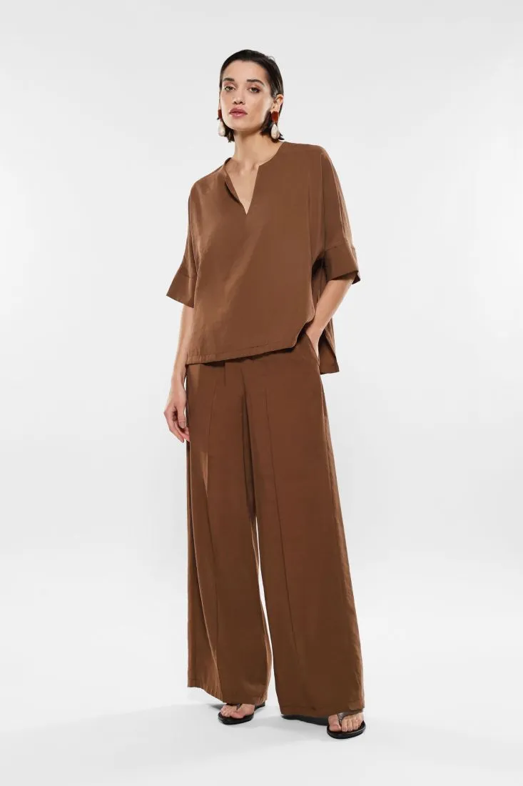 Pantaloni a palazzo con tasche verticali e piega stirata