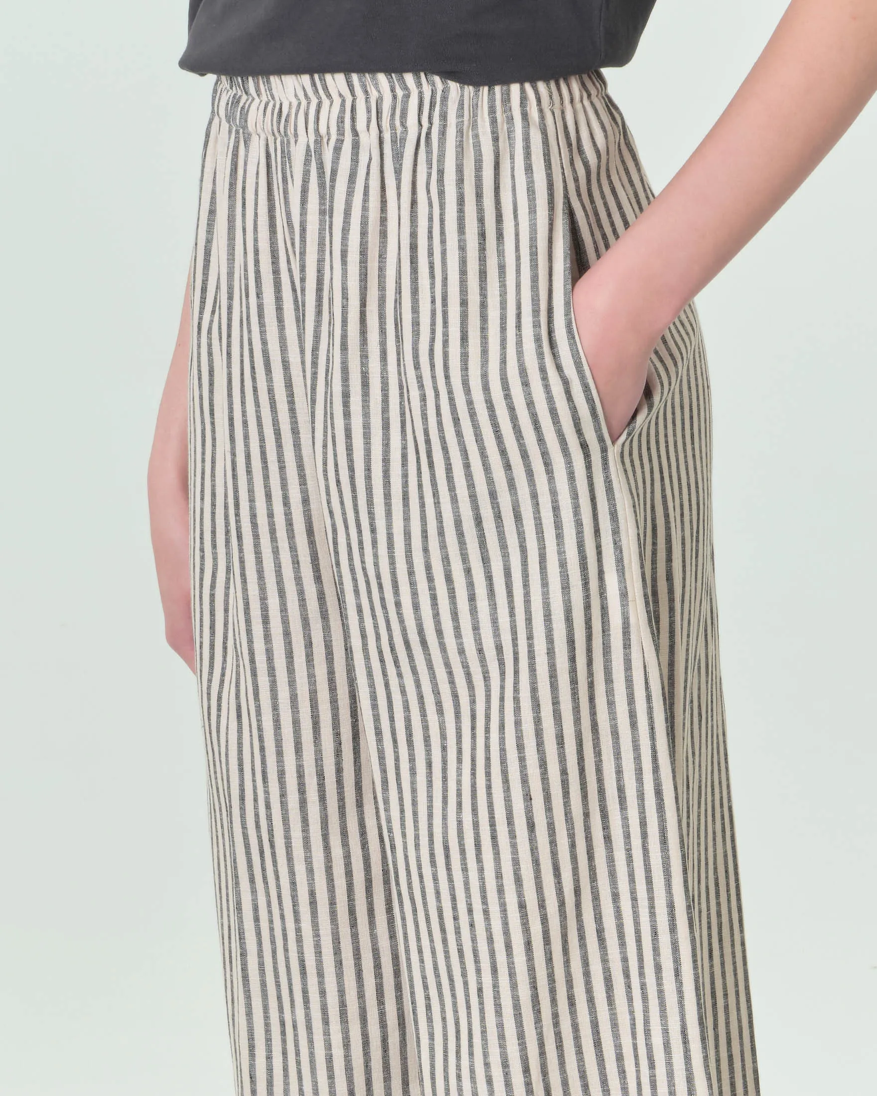 Pantaloni a righe beige e nere in misto lino wide leg dal taglio cropped