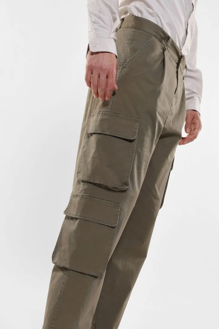 Pantaloni cargo con tasche verticali e tasche laterali