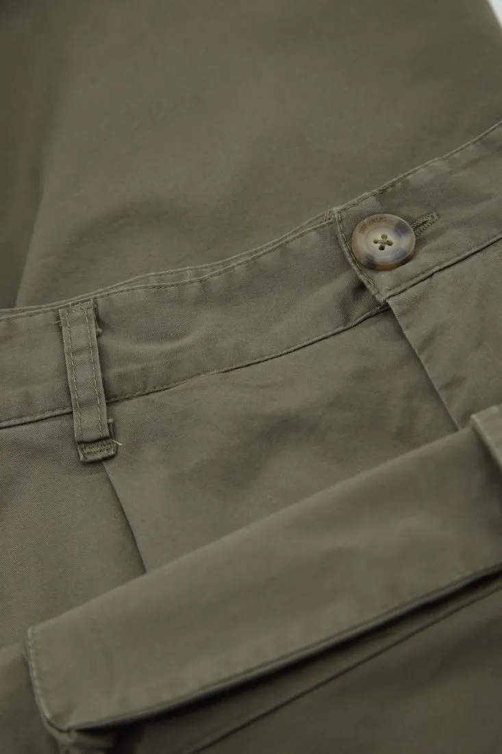 Pantaloni cargo con tasche verticali e tasche laterali