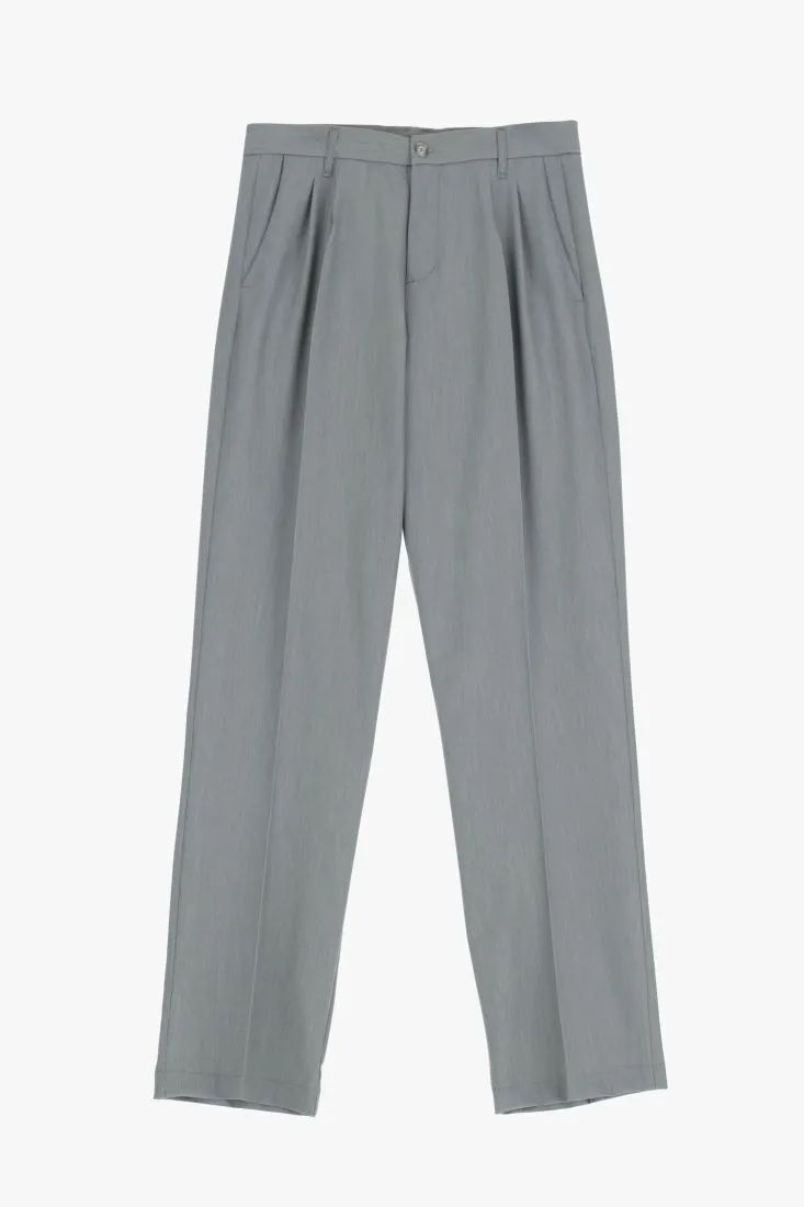 Pantaloni slim-fit con pinces e piega stirata
