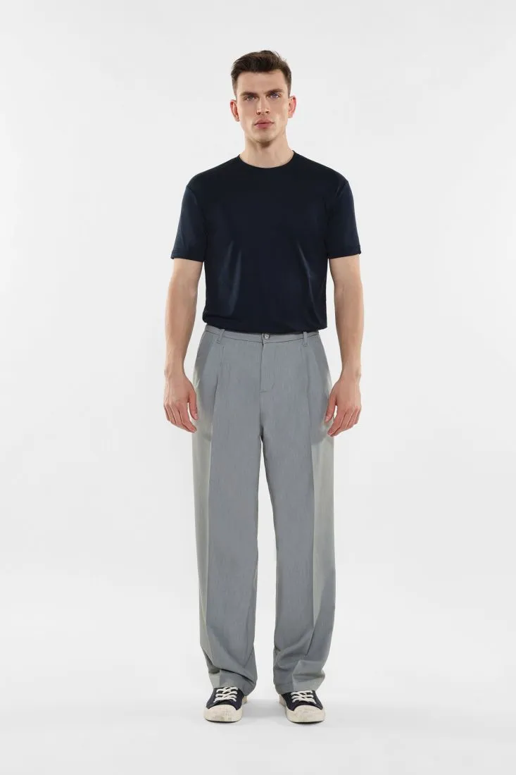 Pantaloni slim-fit con pinces e piega stirata