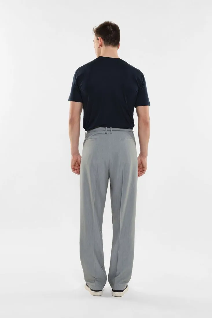 Pantaloni slim-fit con pinces e piega stirata