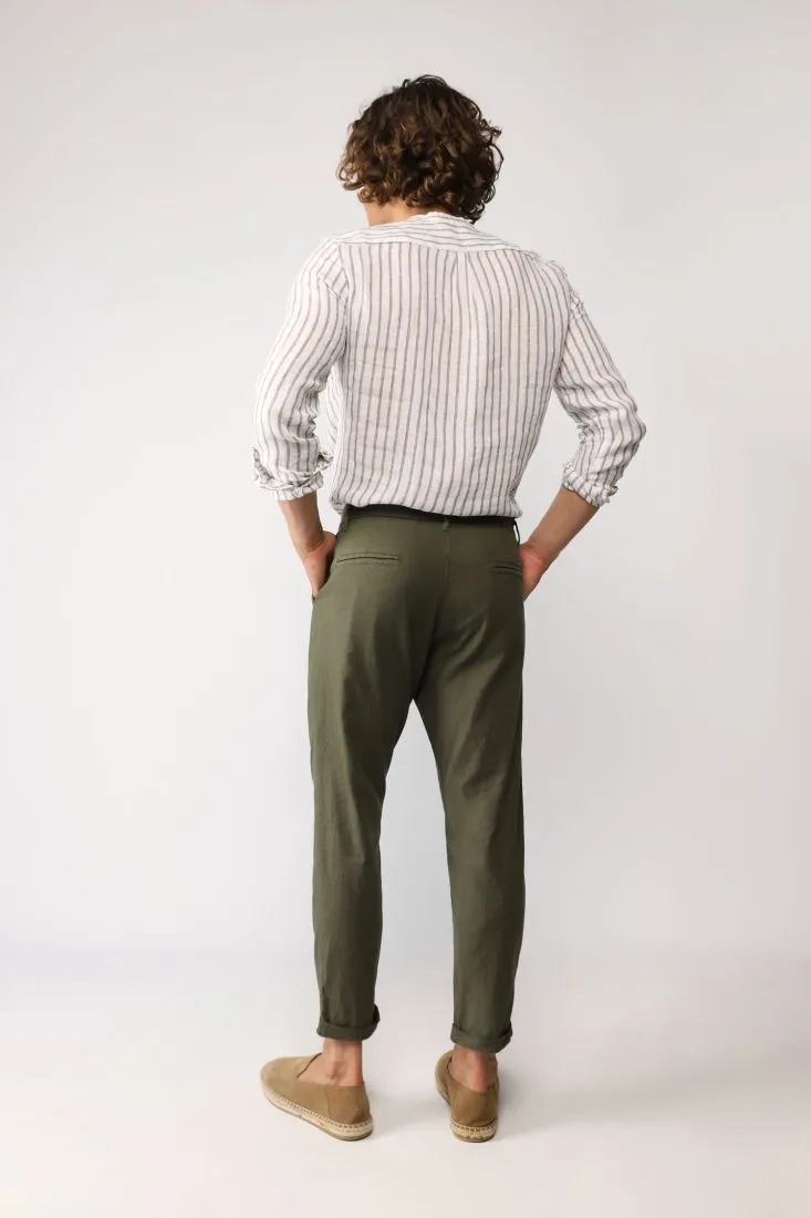 Pantaloni slim-fit monocolour con orli risvoltati