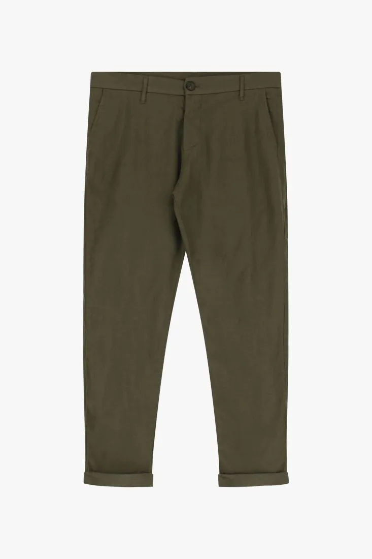Pantaloni slim-fit monocolour con orli risvoltati