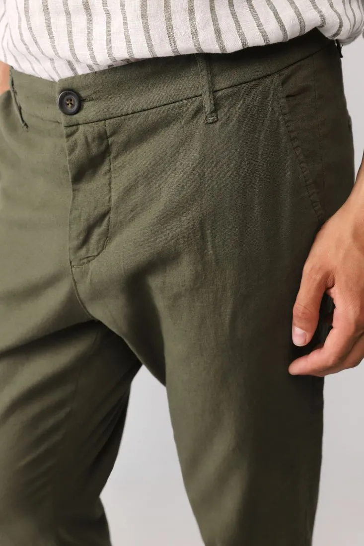 Pantaloni slim-fit monocolour con orli risvoltati