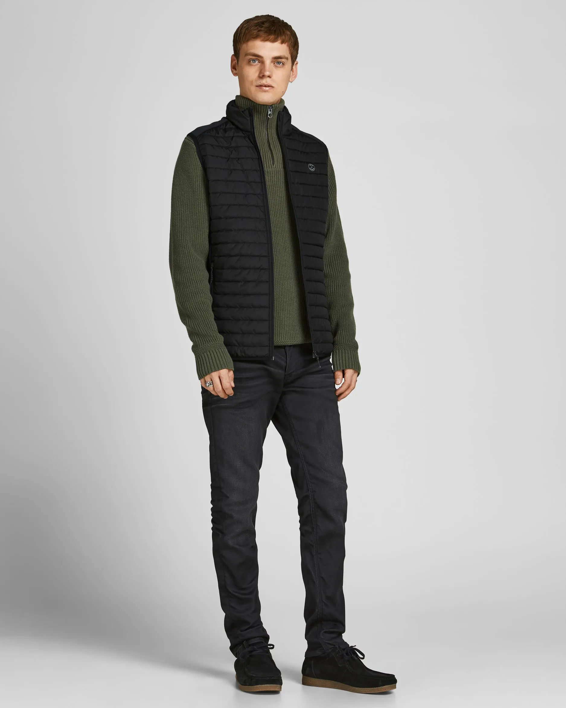 Piumino gilet nero con inserto su spalle e fianchi in tessuto stretch
