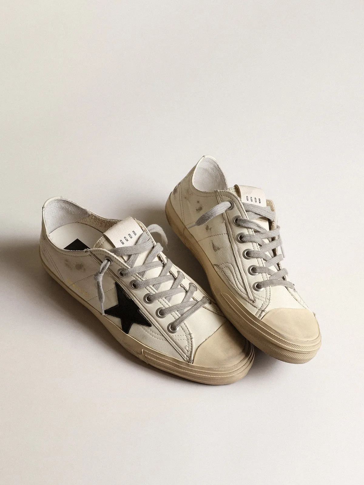 Sneaker V-Star in nappa bianco sporco con stella in nabuk nero