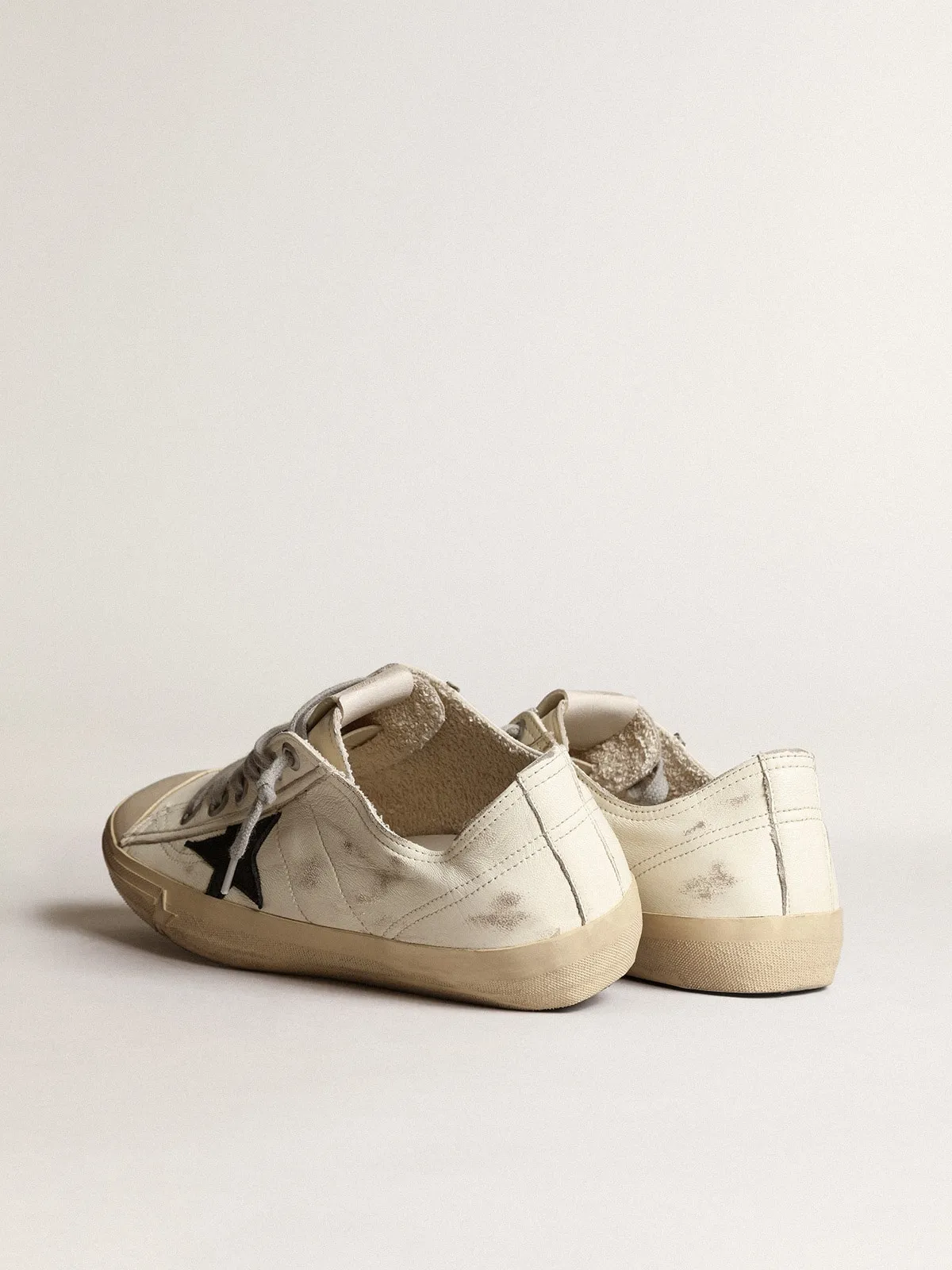 Sneaker V-Star in nappa bianco sporco con stella in nabuk nero