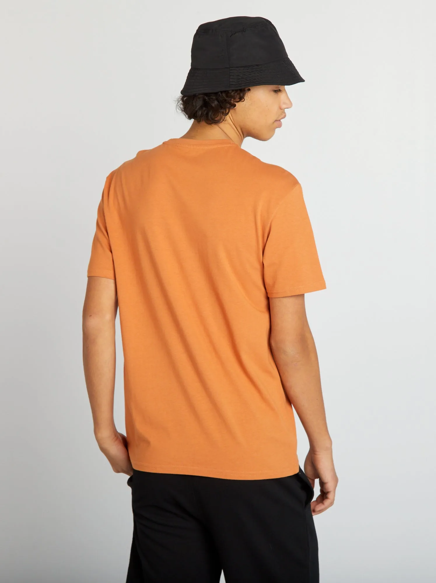 T-shirt a maniche corte con scritte - MARRONE